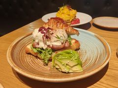 -Two Birds One Stone·一石二鸟(诚品生活店)