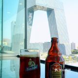 大号碱水面包配脆猪肘真棒[强]