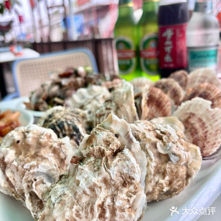 逛完啤酒城，正好来品尝美食啦~