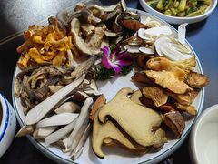 -野菌皇海景野生菌火锅(滨海大道店)