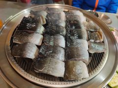 -围炉肉舍•炭烤活鳗•丹东海鲜烤肉(步行街店)