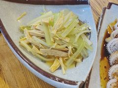 -毛辣果·贵州红酸汤牛肉火锅(西单店)