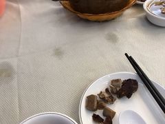 土茯苓花生猪骨汤-新享乐海鲜(翠华路店)