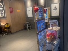 -麦当劳(上海虹桥站30B检票口楼上)