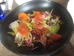 烟熏三文鱼色拉-YUE·6·西式融合餐厅(外滩六号店)