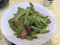 腊味炒荷兰豆-禄源公·老莞诚饭店