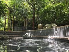 -腾冲洞山温泉村