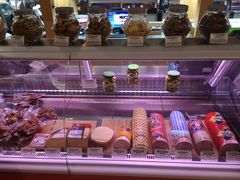 面包甜点陈列柜-丽都DELICATESSEN熟食店