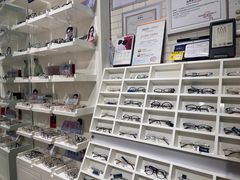 -诺柯视眼镜-蔡司依视路官方工厂店(淞南一店)