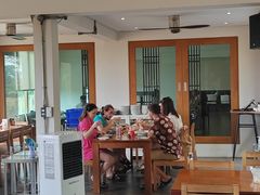 -Chom Cafe and Restaurant