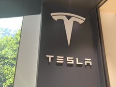 -TESLA 特斯拉(上海太古汇体验店)