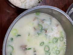 牛膝骨雪浓汤-神仙雪浓汤(明洞店)