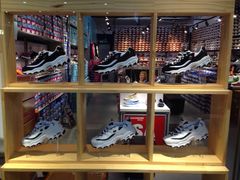 -SKECHERS 斯凯奇(上海国际时尚中心店)