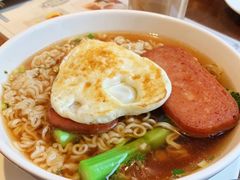 午餐肉公仔面-皇后餐厅-煲仔·小菜·打边炉(古北店)