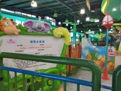 -维佳童话镇演出现场(徐东店)