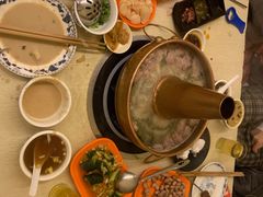 -洞庭洲·防空洞火锅·铜锅涮肉·烧烤(新百广场店)