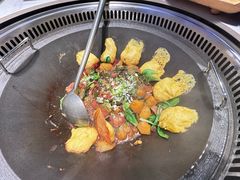 -雪乡人家东北菜·铁锅炖一切(高斯路店)