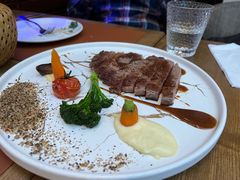 澳洲和牛西冷牛排（M6）-Golden Lily河内巴黎法越料理餐厅(建国西路店)