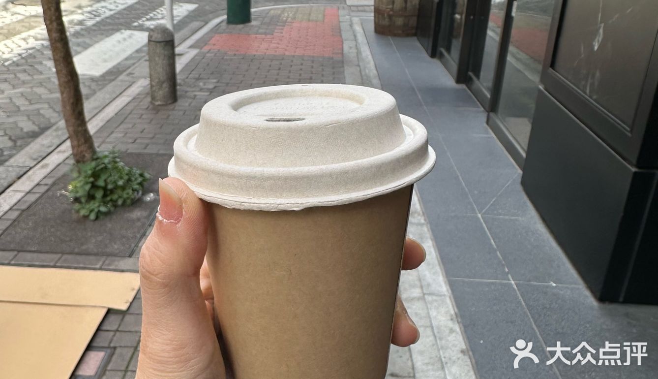 在店门口等开门[偷笑]一定要喝到的热黑咖