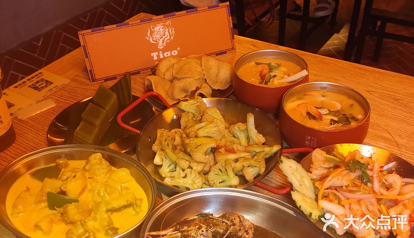琶醍最平价泰国街头小吃🍲大虾冬阴功+千层糕我最爱！