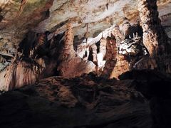 -波斯托伊纳溶洞