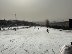 -采薇庄园四季滑雪场