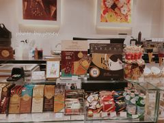 零售区-VENCHI 闻绮(上海佛罗伦萨小镇店)