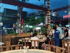 -三亚火车头万人海鲜广场