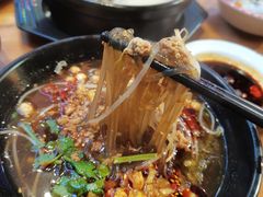 -爆炸头阿姨小四川正宗川味小吃(无任何分店)