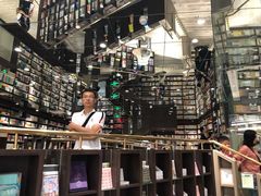 -钟书阁(群光广场店)