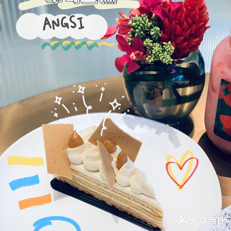 深圳毫无抵抗力的易烊千玺首家鲜花城堡昂司蛋糕店