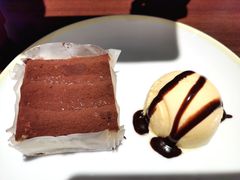 提拉米苏蛋糕配香草冰激凌-萨莉亚意式餐厅(杭州滨江天街店)