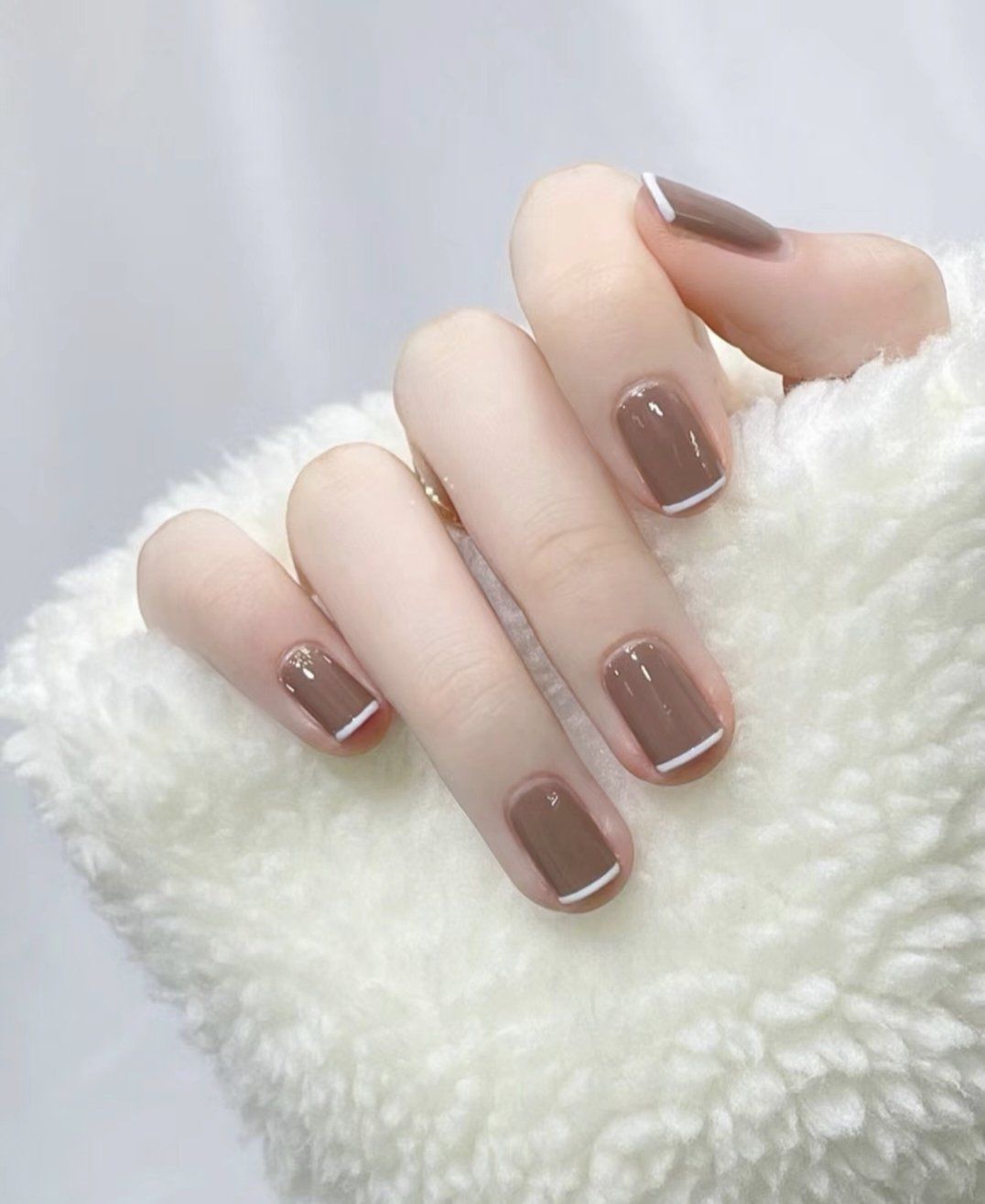 超温柔!巨显气质的奶咖色美甲指甲油
