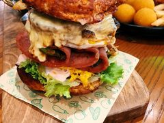 双蛋指椒牛肉汉堡-魏斯理汉堡(西安沣东吾悦店)