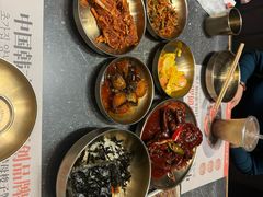 -草家酱蟹炭火烤肉店(珲春南路二店)