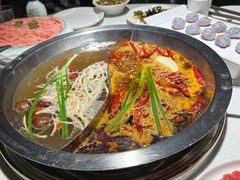 -茅草房·河畔园林火锅