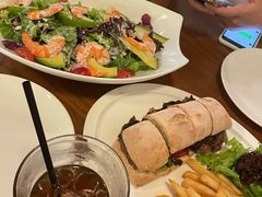 牛油果鲜虾沙拉-UPPER KITCHEN(延安路店)