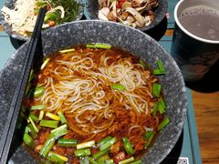 小鲜肉米线-八月美食小馆(银泰城总店)