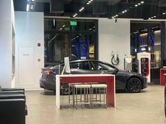 -TESLA 特斯拉(上海太古汇体验店)
