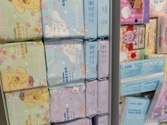 -名创优品(北京新中关购物中心地铁层店)