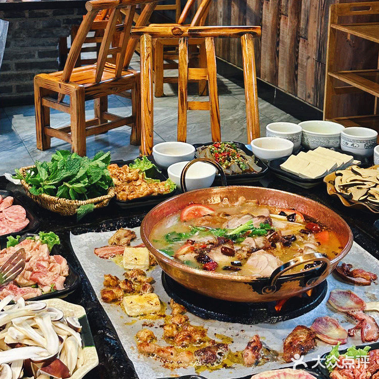 来束河古镇玩，这家耗牛锅别错过👍