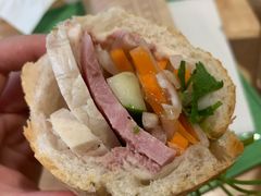 -Bánh Mì Huynh Hoa