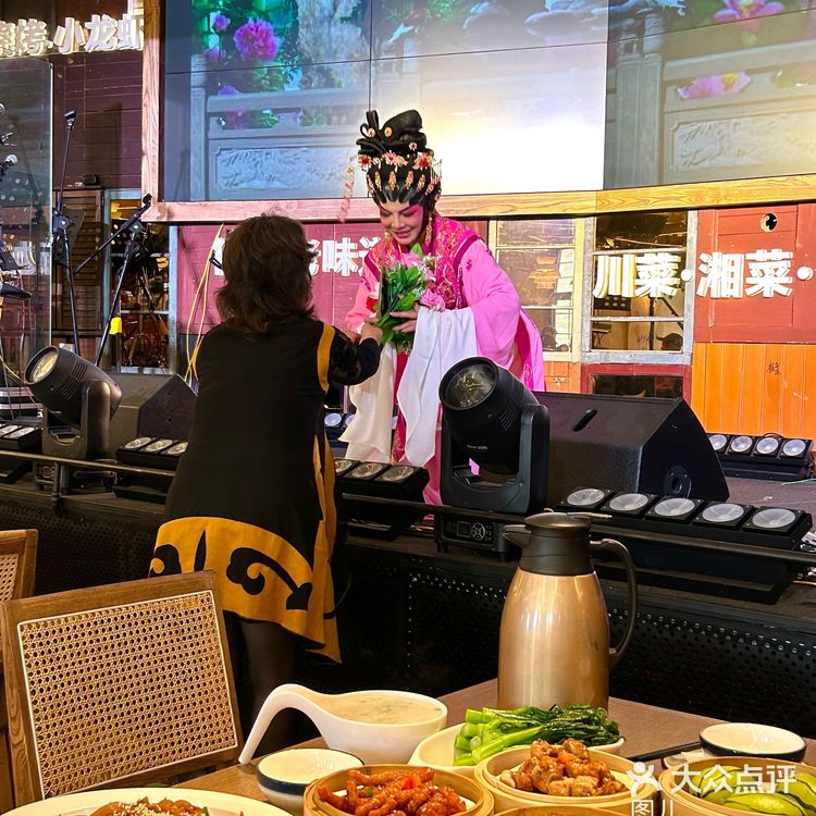 在南宁我会反复去的茶餐厅！顺便听个粤剧