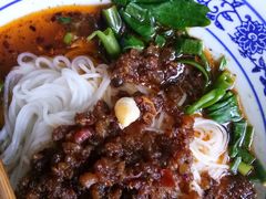 -渝之汇牛肉豌杂面