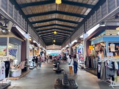 -席娜卡琳火车铁道夜市