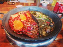 菌汤辣锅鸳鸯锅-胖姐社区老火锅(北京总店)