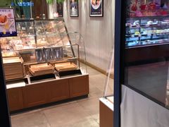 面包甜点陈列柜-巴黎贝甜(五月花广场店)