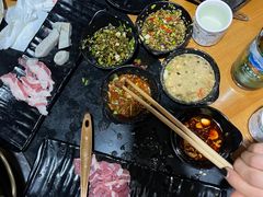 -果松木炭酸菜铜火锅·外婆参鸡汤