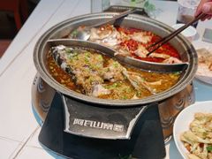 -阿瓦山寨·湘菜现炒·剁椒鱼头王(咸阳总店)