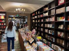 -钟书阁(松江泰晤士小镇店)